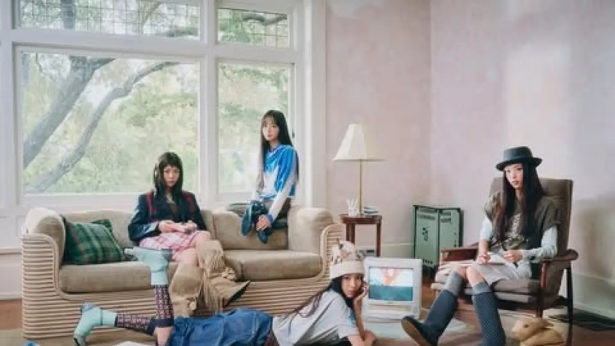 Potret NewJeans dengan 4 member tanpa Danielle. (Instagram/newjeans_official)