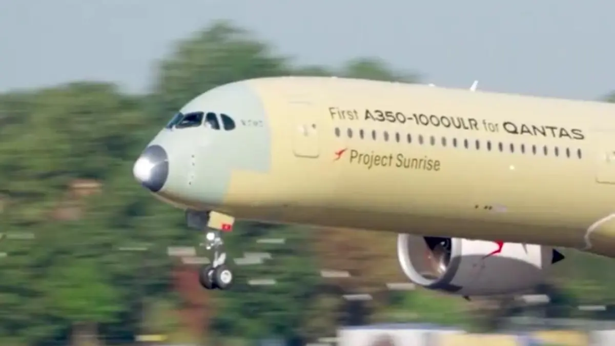 Pesawat Airbus A350-1000ULR saat mendarat di Toulouse, Perancis setelah menempuh perjalanan 24 jam lebih dari Melbourne, Australia. (Airbus) 