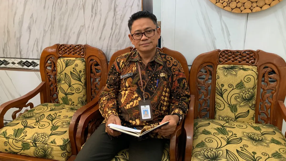 Sekretaris Badan Kesatuan Bangsa dan Politik (Kesbangpol) Kabupaten Gunungkidul, Nurudin Araniri, memberikan keterangan kepada wartawan di Kantor Kesbangpol Gunungkidul, Jumat (31/7/2026). (Foto: Dzika Fajar/Radar Jogja)