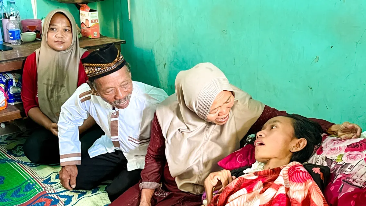 TERBARING: Anidya alias Dik Ida, korban kecelakaan lalu lintas pada 2023, masih menjalani perawatan di kediamannya di Padukuhan Surodadi, Kalurahan Umbulrejo, Kapanewon Ponjong, Gunungkidul. (Dzika Fajar/Radar Jogja)

