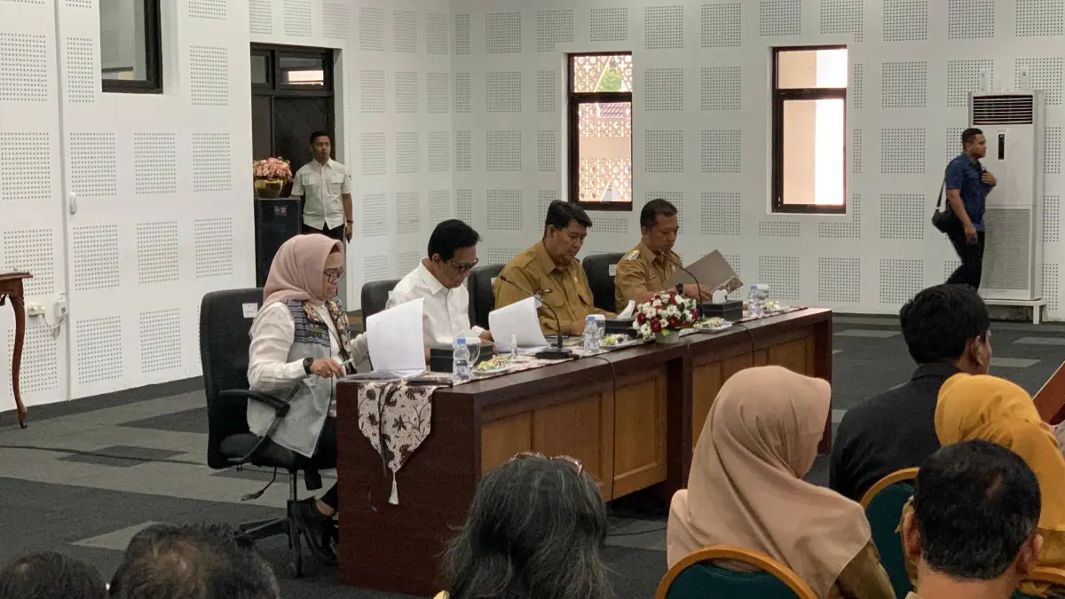 Gubernur DIY bertemu dengan Bupati Kulon Progo saat kunjungan di Kawasan Pemkab Kulon Progo. (ANOM BAGASKORO/RADAR JOGJA) 