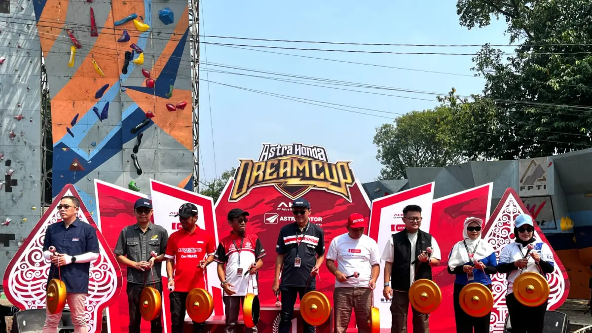 Ajang balap bergengsi Astra Honda Dream Cup (AHDC), pesta motorsport kebanggaan Honda, sukses digelar dengan kemeriahan yang luar biasa di sirkuit GOR Satria Purwokerto pada Minggu, 16 Agustus 2026.