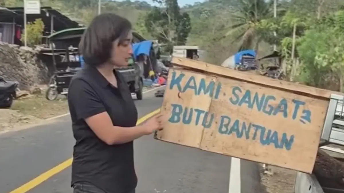 Al Jazeera Turun Langsung ke Lokasi Gempa NTT, Warga Pasang Spanduk: Kami Butuh Bantuan!