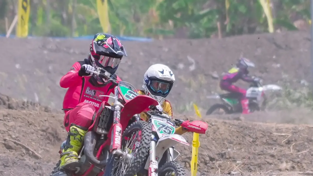 Crosser berlaga di Kejurnas Motorcros Klaten - Kominfo Klaten