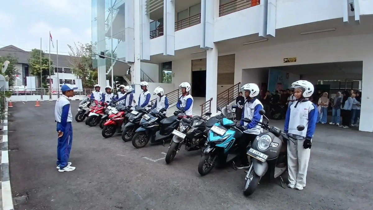 Astra Motor Safety Riding Center Yogyakarta kembali memberikan edukasi keselamatan berkendara kepada kalangan mahasiswa.