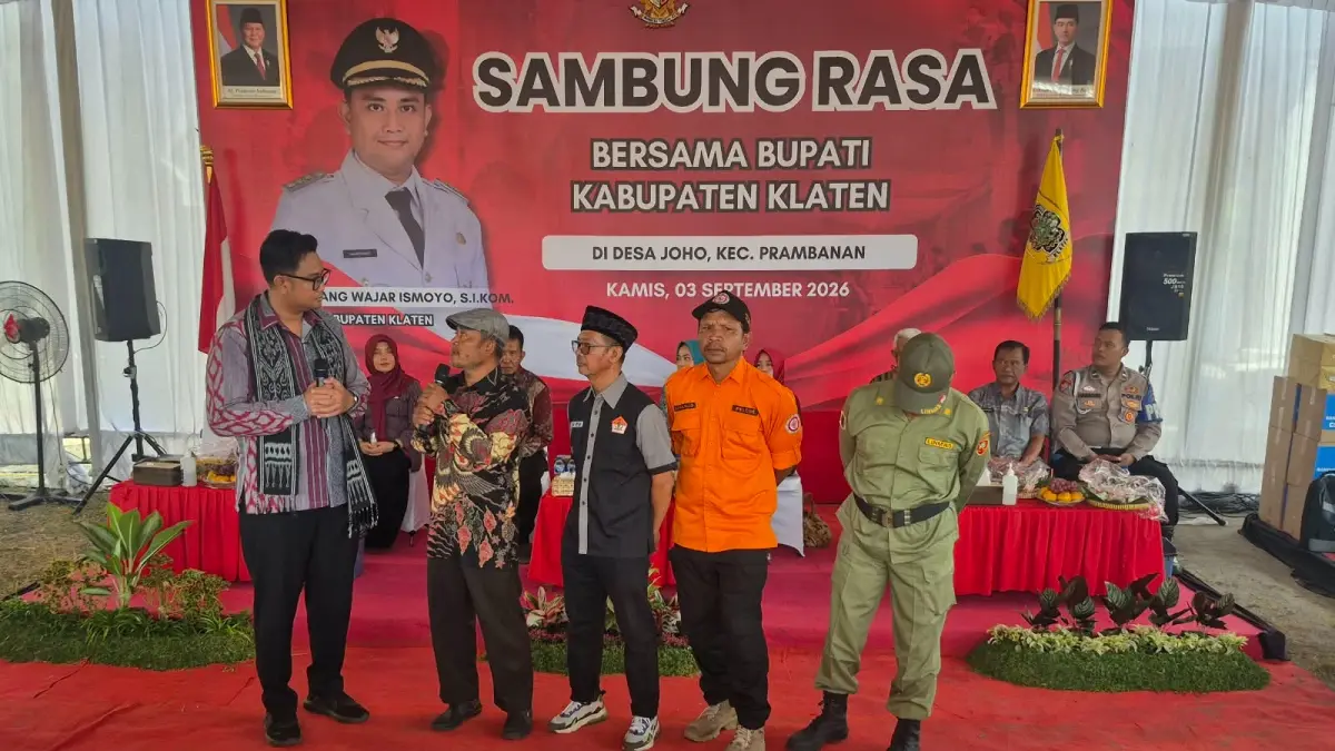 Bupati Klaten Hamenang Wajar Ismoyo mendengarkan aspirasi warga dalam kegiatan Sambung Rasa di Desa Joho, Prambanan, Klaten, Kamis (3/9/2026) - Joko Suhendro