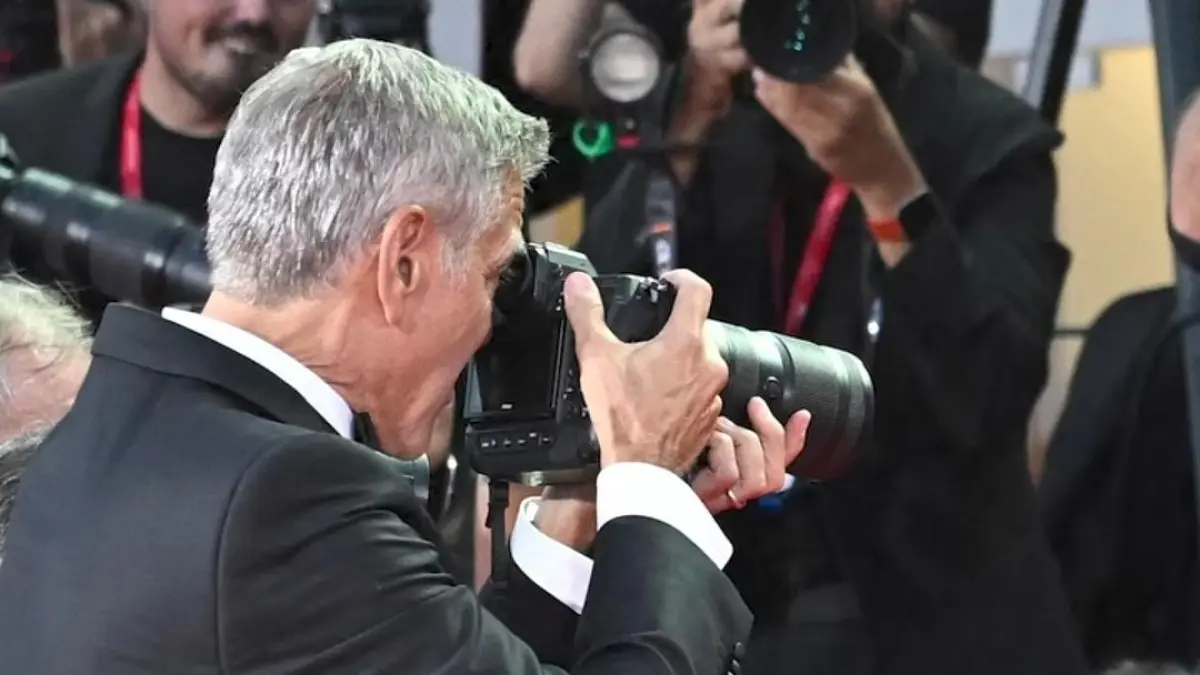 Momen Hangat George Clooney di Venice Film Festival 2026: Berikan Golden Lion ke Fotografer AFP Tiziana Fabi Lalu Jadi Juru Foto Dadakan