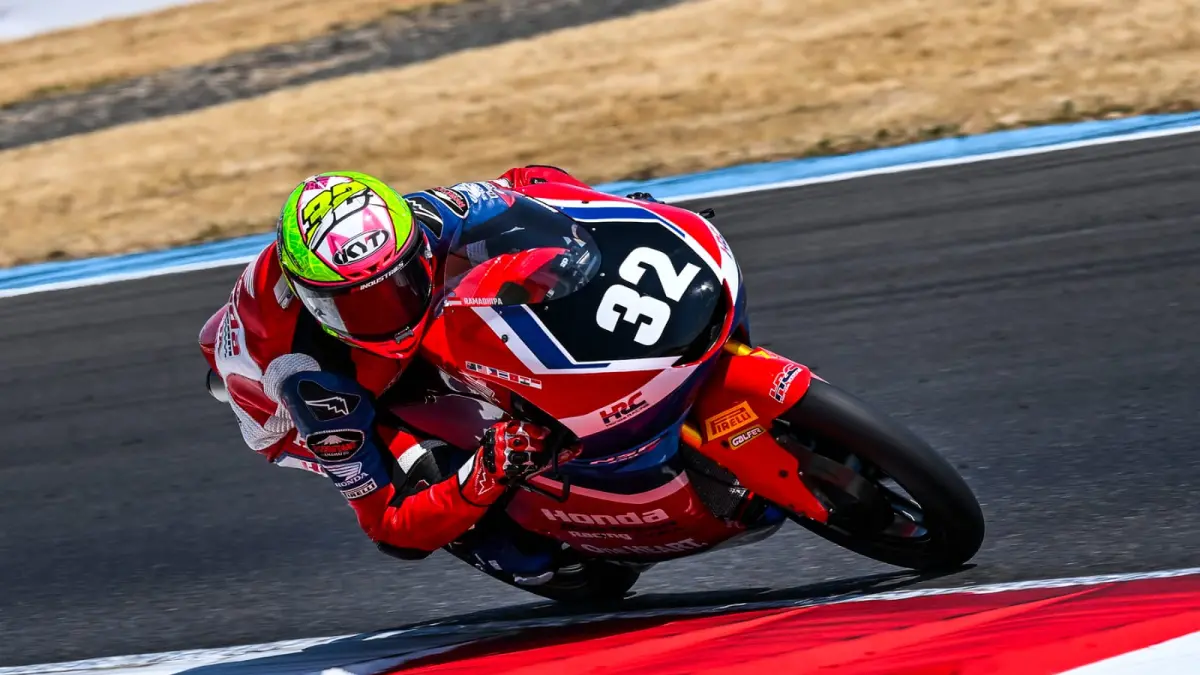 Pebalap muda Indonesia binaan PT Astra Honda Motor (AHM), M. Kiandra Ramadhipa siap melanjutkan perjuangan dalam perebutan gelar juara di Moto3 Junior World Championship 2026.