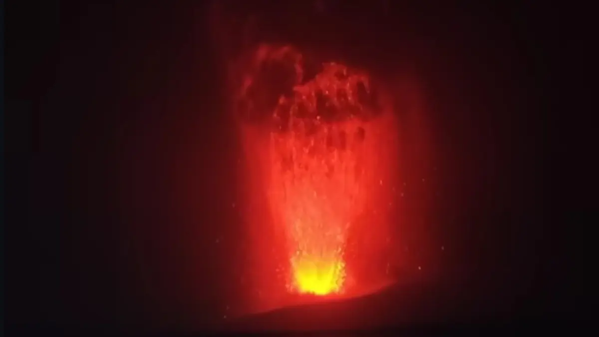 Anak Gunung Krakatau Erupsi
