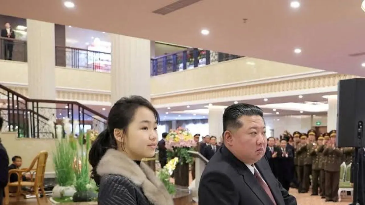 Pemimpin tertinggi Korut Kim Jong Un menunjukkan Kim Ju Ae sebagai penerus sah dirinya