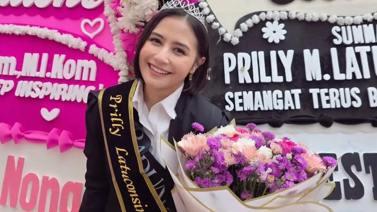 Prilly Latuconsina Raih Gelar S2 dengan Predikat Summa Cum Laude (Sumber: Instagram)