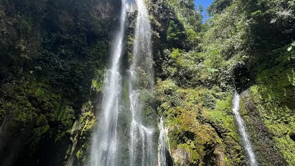 Tersembunyi di Balik Hutan Sibolangit, Air Terjun Dua Warna Tawarkan Pesona Alam yang Tak Biasa. Sumber foto: https://vt.tiktok.com/ZSqGPCQUP/