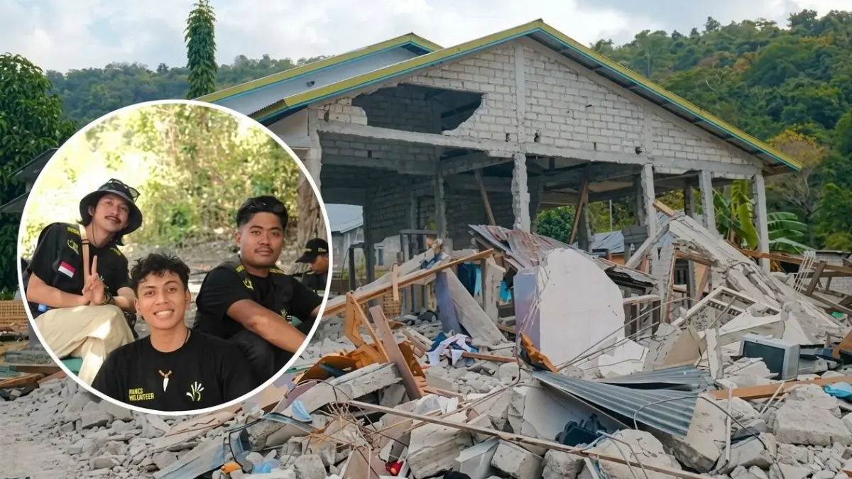 Kondisi salah satu rumah warga di Dusun Waso yang luluh lantak usai gempa 7,7 NTT, saat tim Hands Foundation bersama para influencer turun langsung ke lokasi. (Dok:handsfoundation.idn)