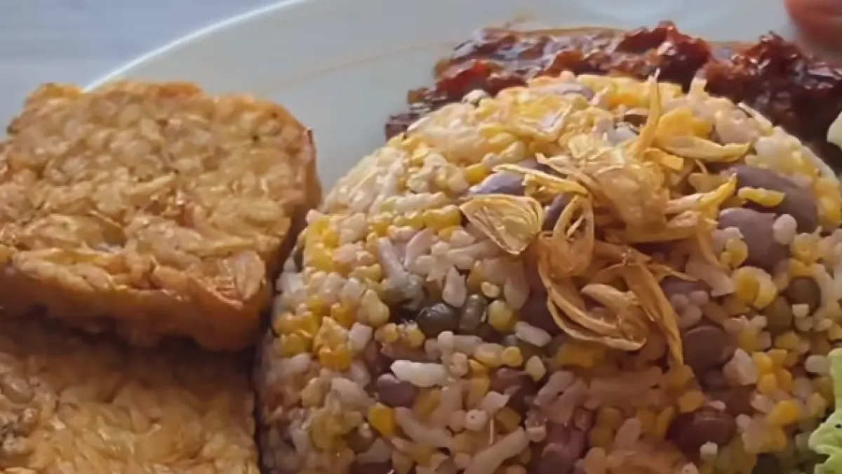 Nasi Rambeuy, warisan pangan khas Sunda. (Sumber: Instagram @linggah_fachrie)