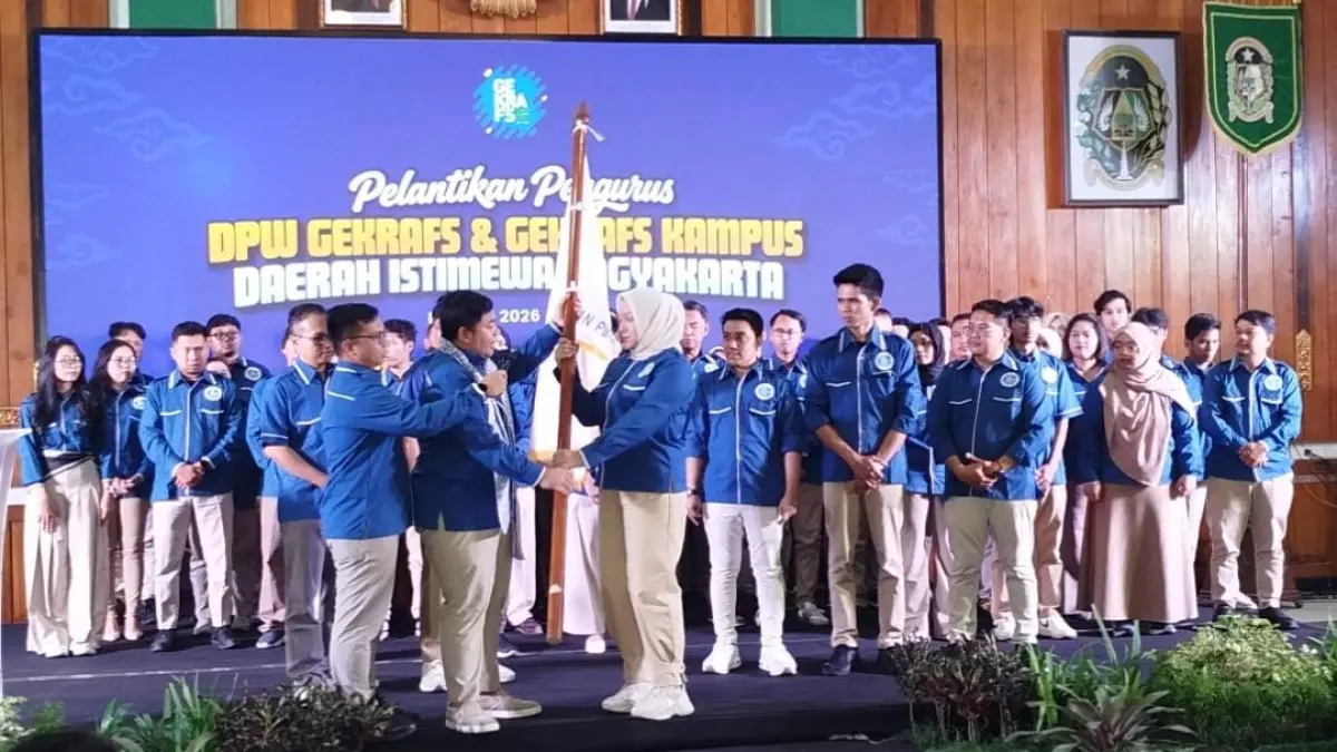 Pelantikan pengurus GEKRAFS DIY, penyerahan pataka dari Ketua Umum DPP GEKRAFS, Kawendra Lukistian kepada Ketua DPW GEKRAFS DIY, Sarah Azzahra, di Balai Kota Jogja, Jumat (2/10/2026).