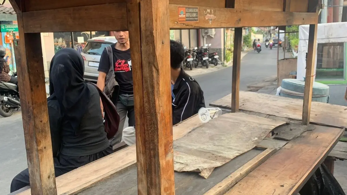 Dari Pikulan ke Gerobak Kayu, Menelusuri Jejak Angkringan di Kotagede