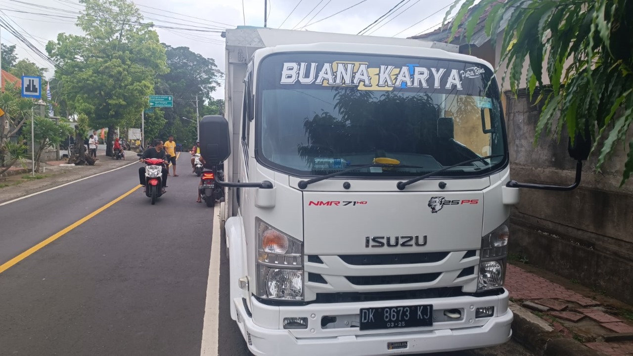 Truk yang dikendarai korban saat terjadi penganiayaan di Klungkung, Bali.