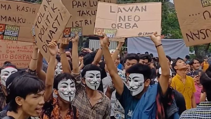 TOLAK POLITIK DINASTI: Ribuan mahasiswa di Sumut menggelar mimbar bebas, Kamis (30/11).