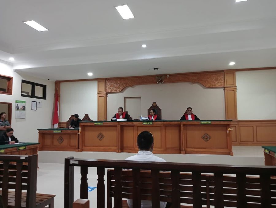 VONIS: IMS menjalani sidang putusan kasus perkosa anak kandung di PN Negara,  Kabupaten Jembrana, Rabu (6/12).