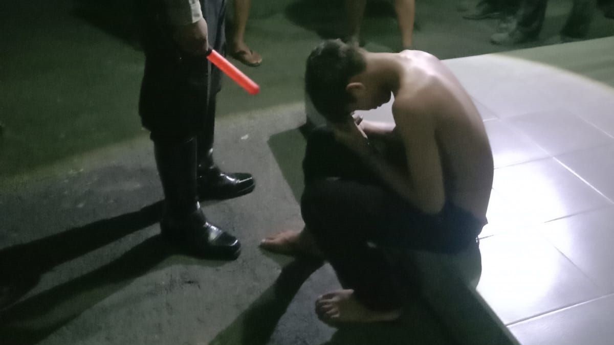 DIAMANKAN: MSO diamankan setelah membakar mesin dispenser SPBU di Kerobokan, Badung.