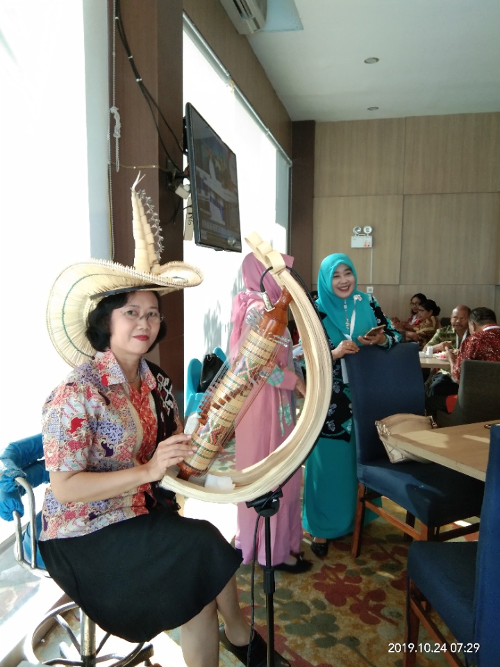 Luh Gantiasih, Kepala SDN 3 Kampung Anyar sukses mengubah sekolahnya  dari terpinggirkan menjadi sekolah penggerak