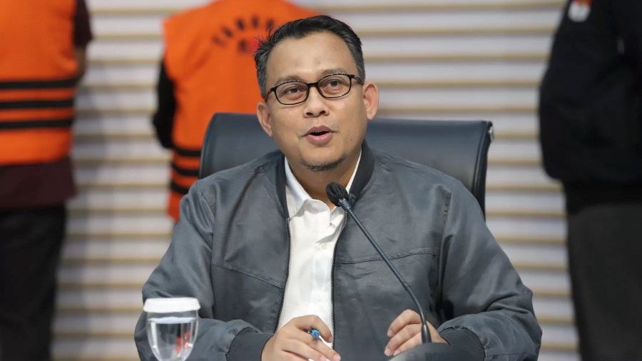 Kepala Bagian Pemberitaan KP Ali Fikri mengungkakan pemanggilan saksi kasus dugaan korupsi APD Covid 19 termasuk Gde Sumarjaya Linggih, Senin (11/12).