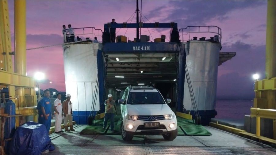 UJI COBA: PT ASDP melakukan uji coba Dermaga IV Pelabuhan Gilimanuk dengan menggunakan KMP Jatra II berukuran jumbo, Minggu (10/12) sore.