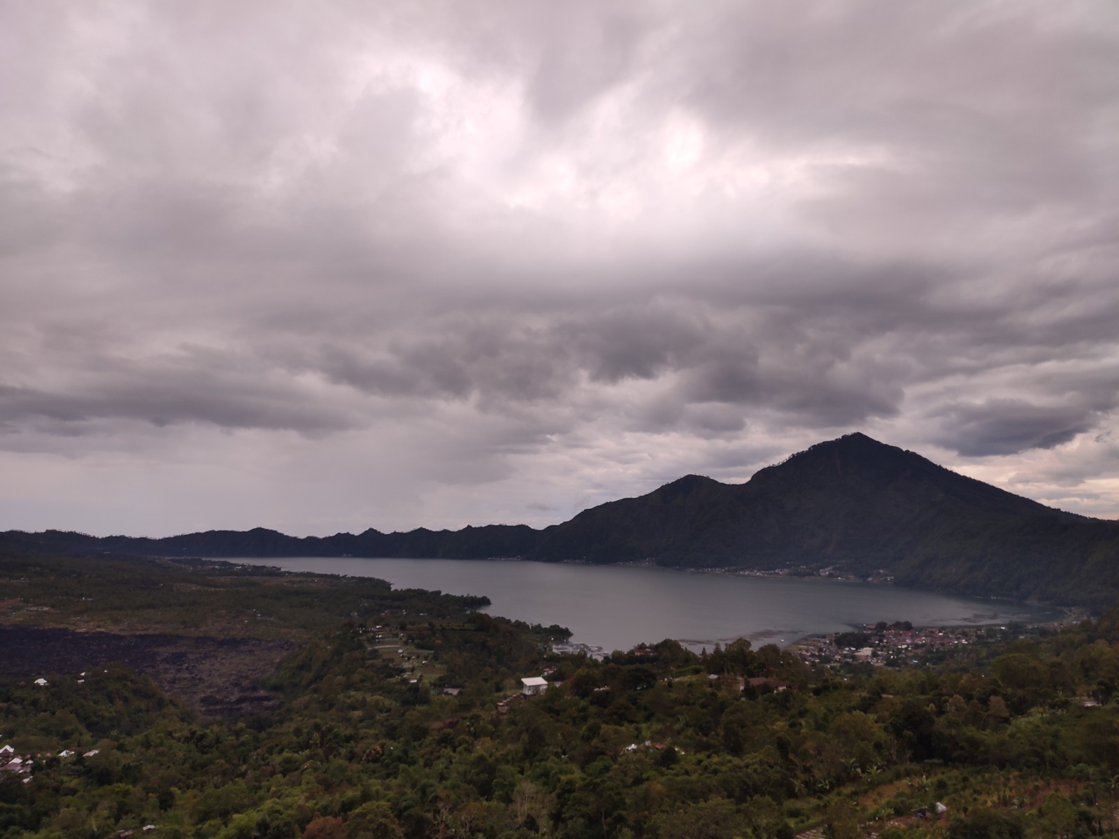 Kawasan Danau Batur merupakan kawasan suci yang sudah diatur tata cara menjaga kesuciannya dalam Rajapurana Pura Ulun Danu Batur