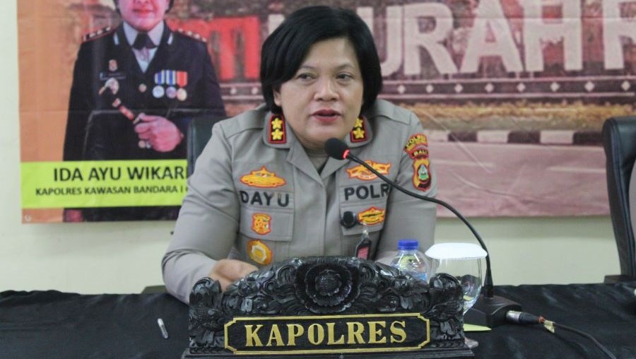 Kapolres Bandara AKBP Ida Ayu Wikarniti turut dimutasi oleh Polda Bali.