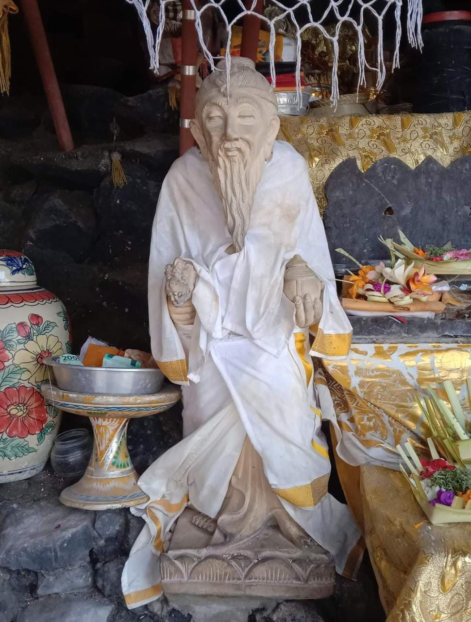 Arca Mpu Kuturan di Pura Silayukti, Karangasem