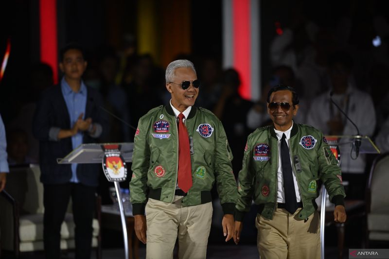 Ganjar Pranowo dan Mahfud MD