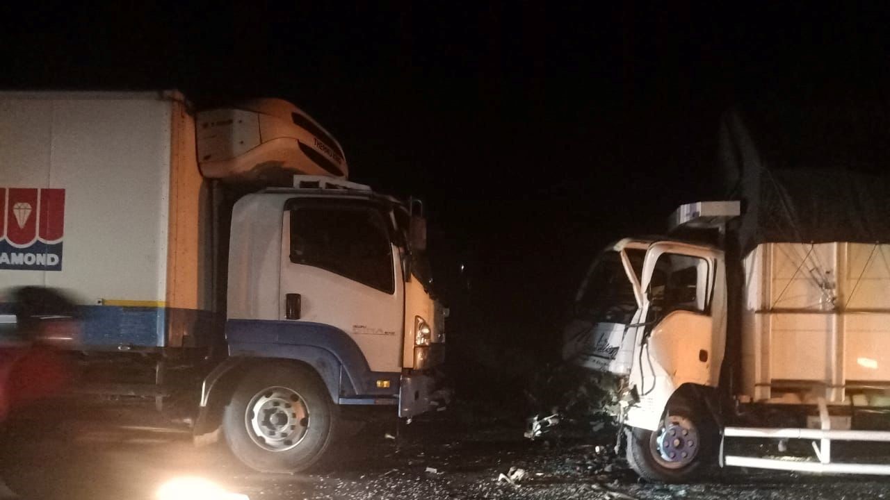 RINGSEK: Truk tabrakan di Jalan Raya Denpasar Gilimanuk tepatnya di Pangyangan, Pekutatan mengakibatkan seorang meninggal.