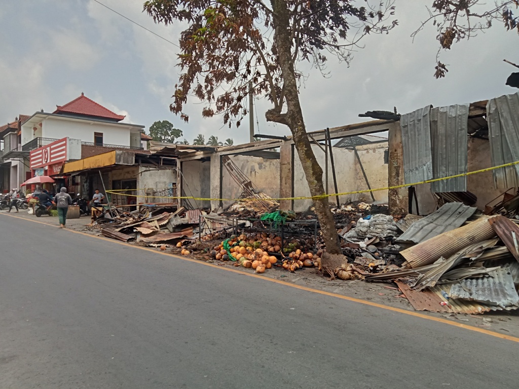 PASAR: Kondisi Pasar Menanga yang berada di Desa Menanga, Kecamatan Rendang, Karangasem setelah terjadi peristiwa kebakaran beberapa waktu lalu.