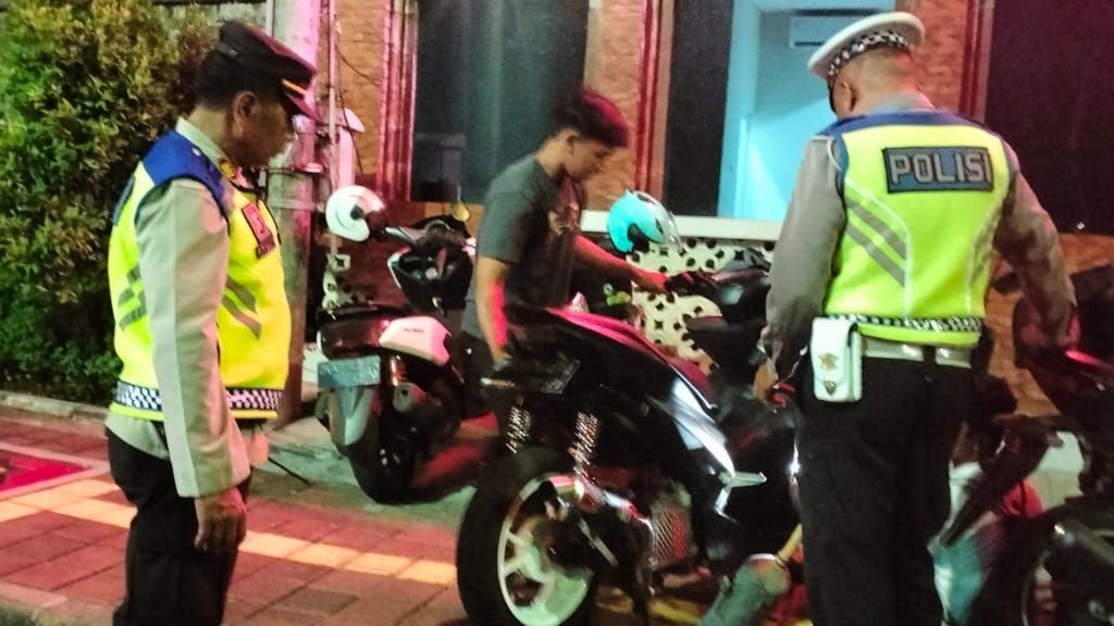 DIAMANKAN: Sejumlah sepeda motor yang memakai knalpot brong diamankan oleh Polsek Kuta Selatan.