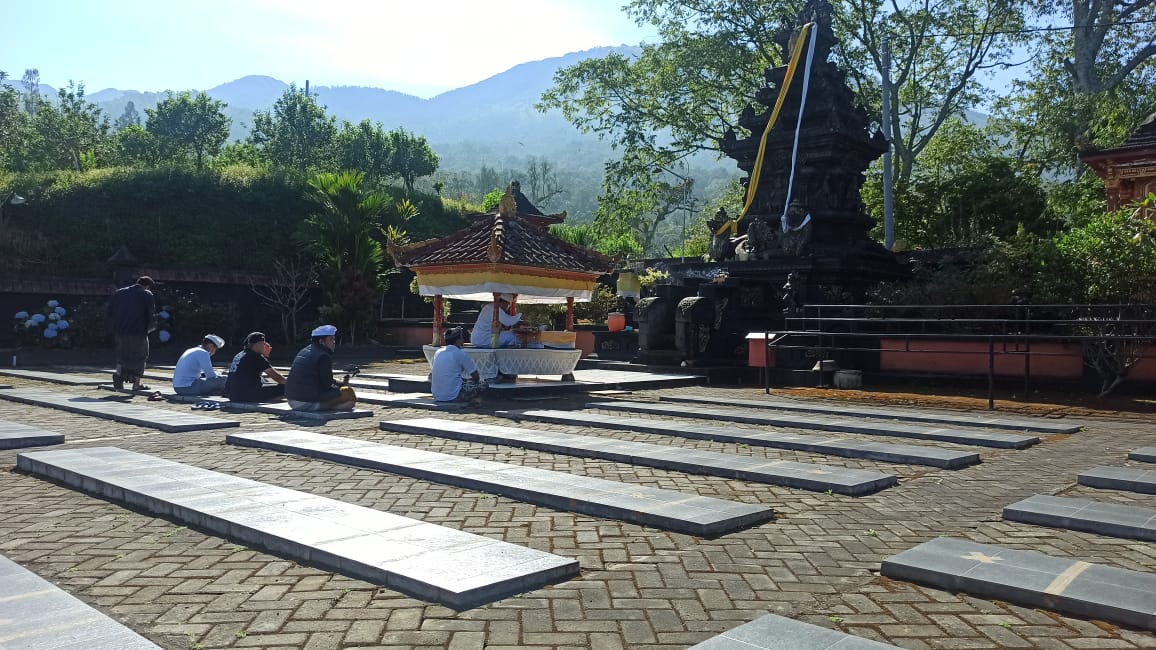 Areal utama mandala Pura Giri Arjuno, Malang, Jawa Timur