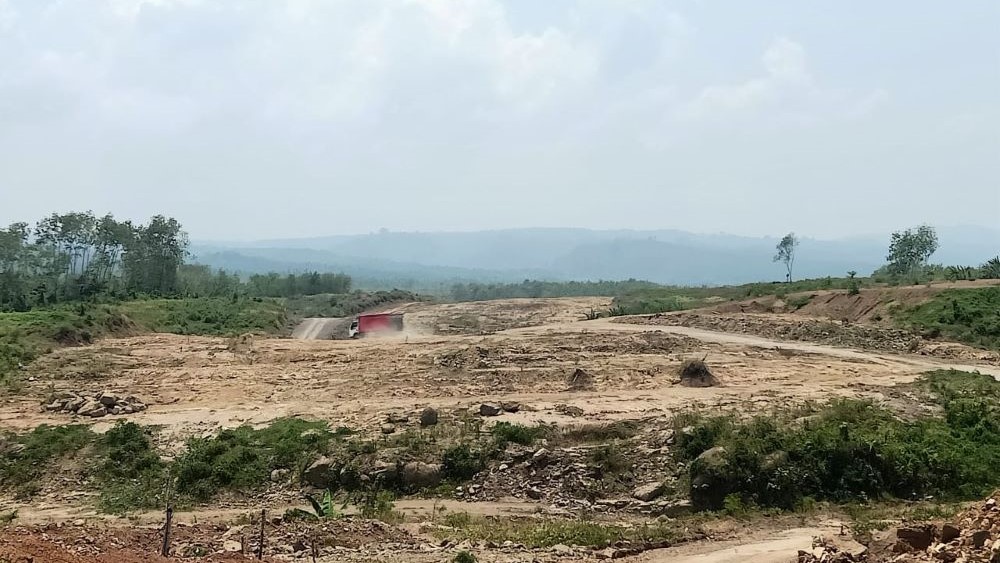 Kondisi penataan dan pemadatan lahan jalur tol Gilimanuk-Mengwi milik Perumda Bali di Kecamatan Pekutatan, Jembrana.