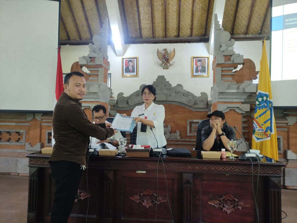 DOKUMEN: WALHI Bali menyerahkan tanggapan atas proyek pembangunan Hotel Magnum Residence Sanur, Denpasar.