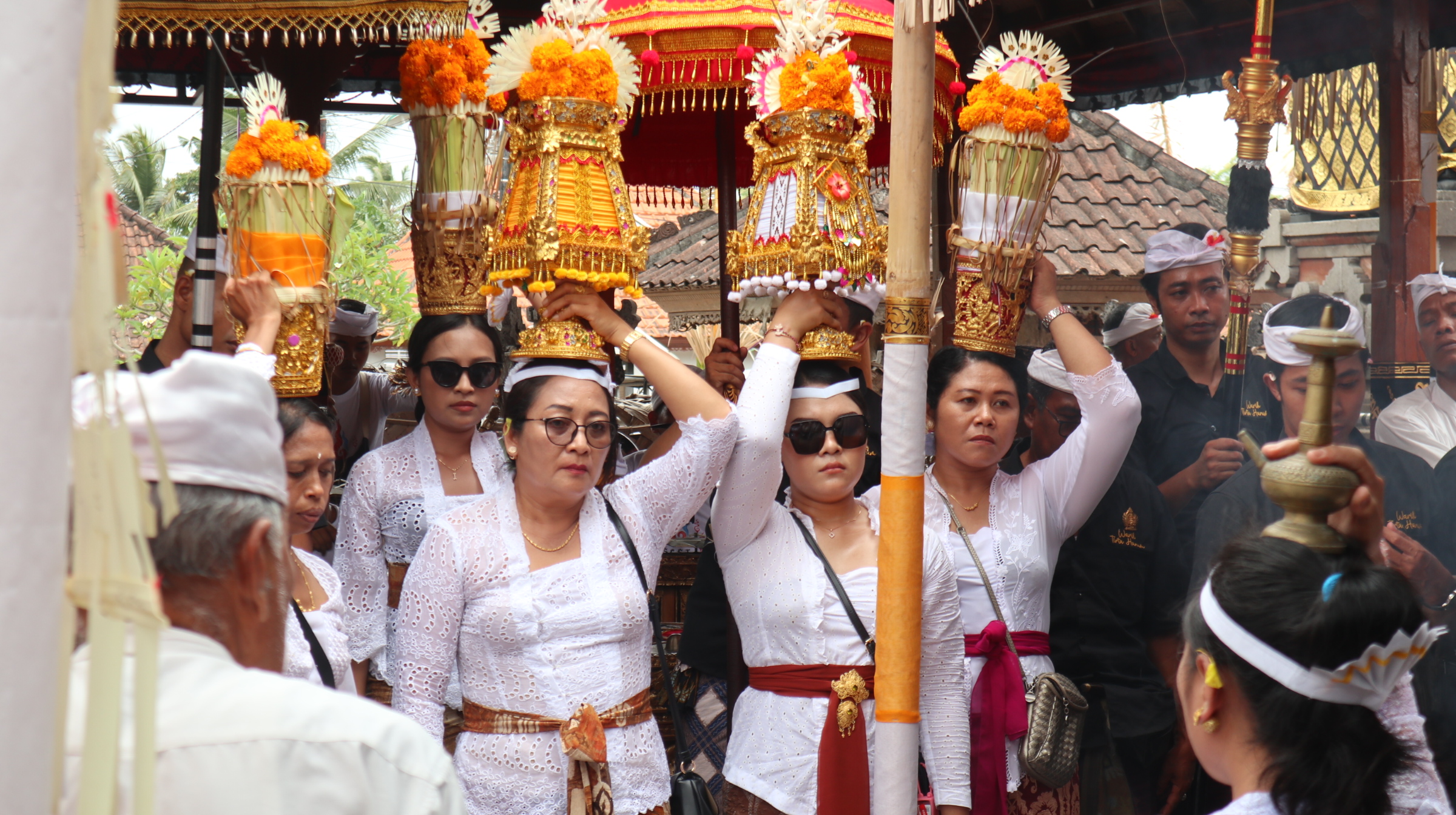 YADNYA : Pelaksanaan upacara yadnya umat Hindu di Bali