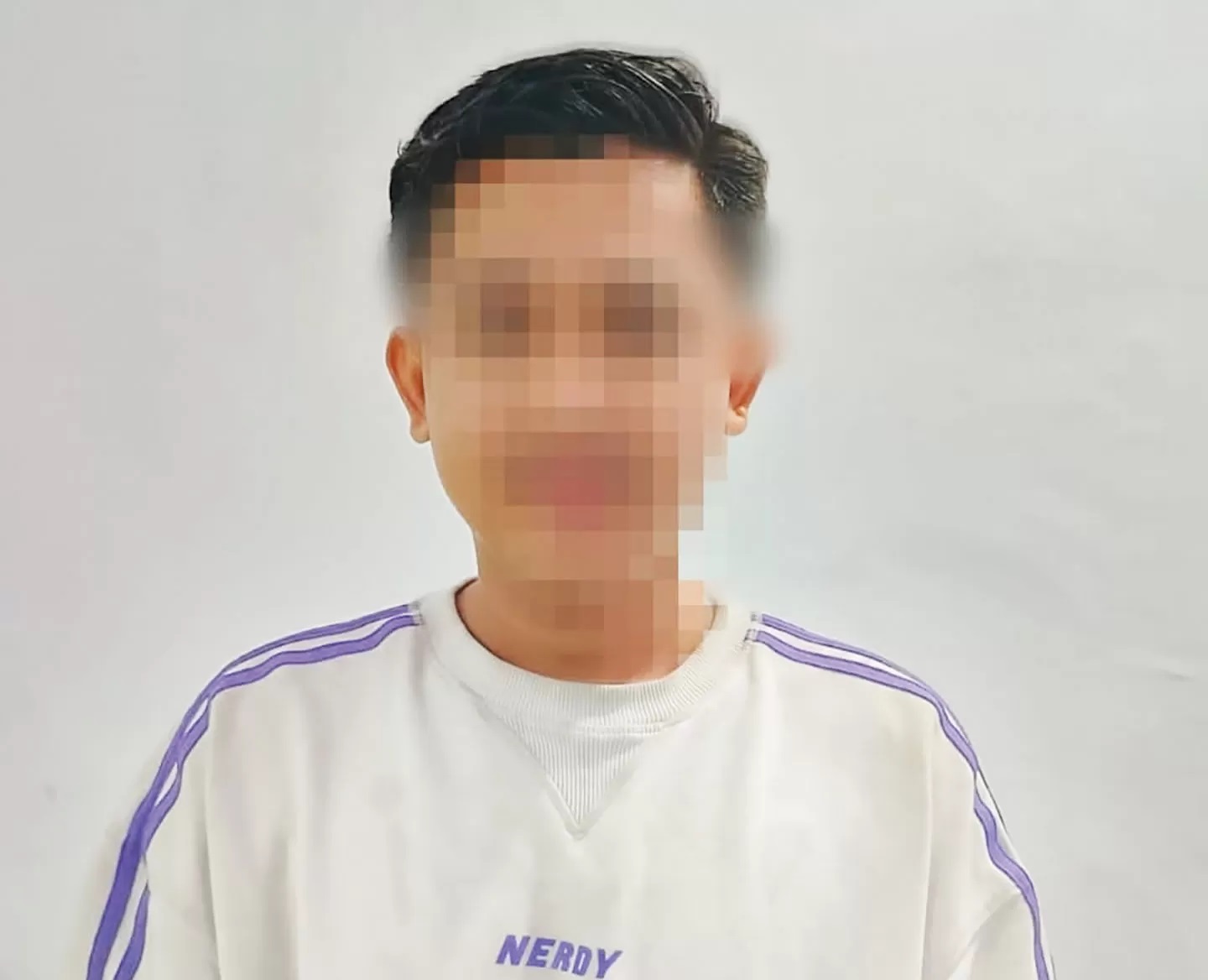 MIRA (inisial, Red) suami selebgram Bethari Erna Yanti diamankan aparat Satreskrim Polresta Mataram, Jumat malam (19/1). (Istimewa)