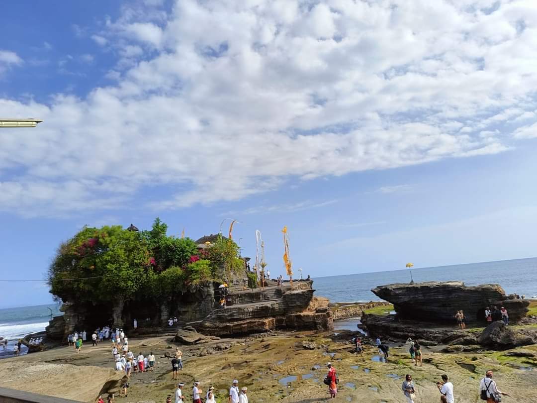 Pura Tanah Lot, Desa Beraban, Kecamatan Kediri, Tabanan