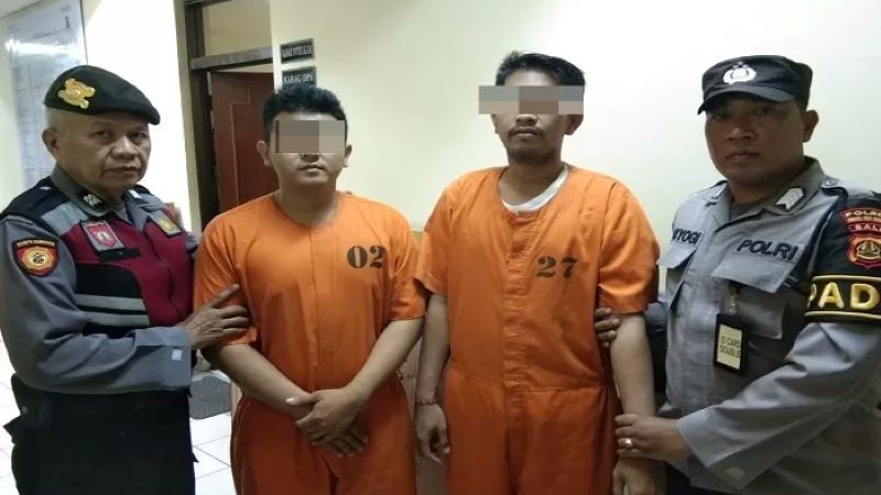 OJOL NARKOBA: Kedua tersangka kasus narkotika yang berprofesi sebagai ojol di Bali diamankan Polres Bandara Ngurah Rai.