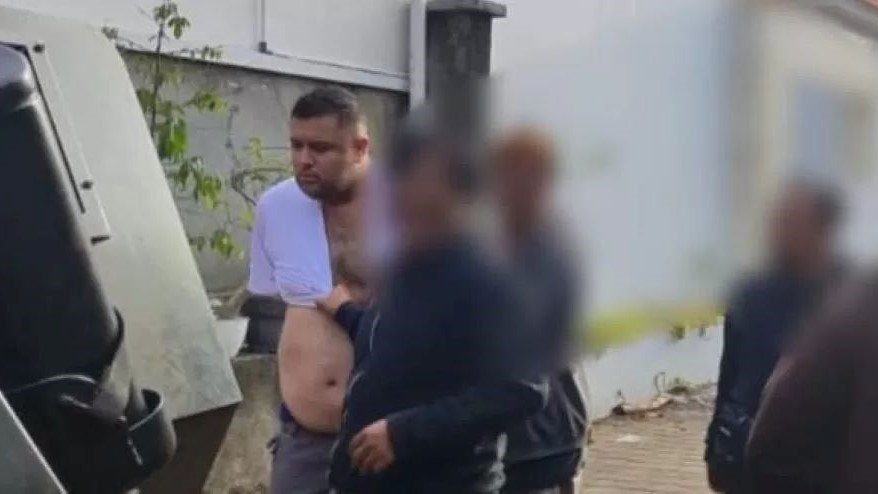 TAK BERKUTIK: Salah seorang pelaku penembakan turis Turki di Bali ditangkap tim gabungan di Kawasan Kuta Selatan, Badung.
