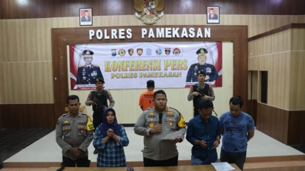 BIKIN MALU: Polres Pamekasan, Jawa Timur mengungkap hasil OTT terhadap oknum wartawan yang diduga lakukan pemerasan, Kamis (1/2).