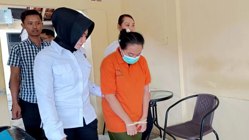 SADIS: Atika mengaku racun sianida yang dicampur kopi dibeli lewat toko online.