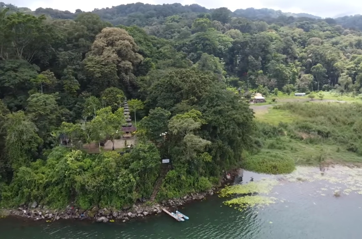 Danau Tamblingan di Buleleng terdapat jalur trekking dari Danau Buyan.