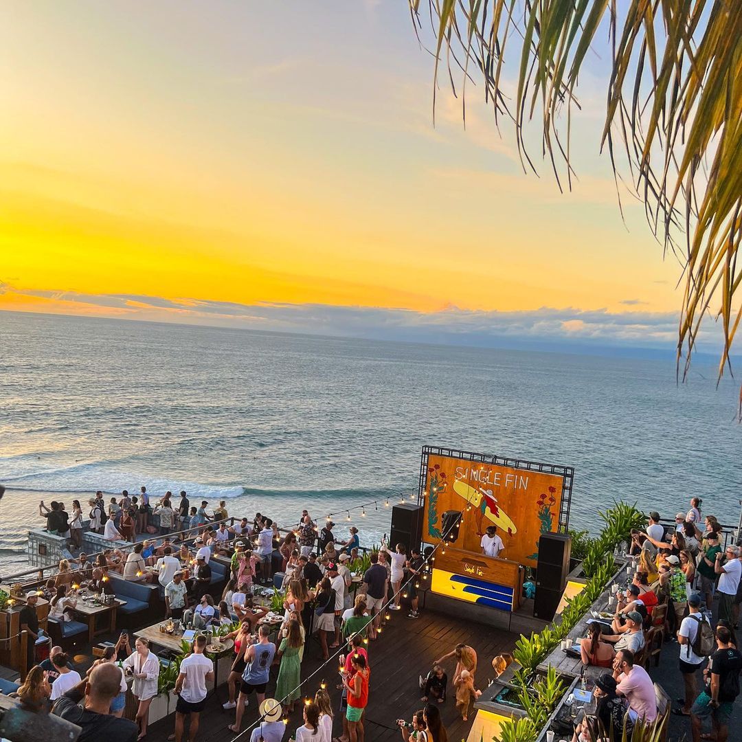Single Fin Beach Club di Pantai Suluban, Bali