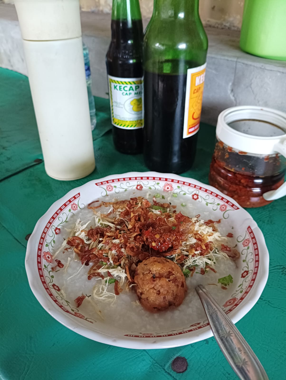 Bubur Ayam Pak Karya di Singaraja termasuk kuliner legend di Bali Utara