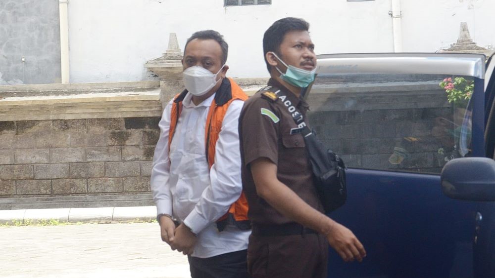 BERSALAH:Mantan Koordinator Satuan Pelayanan (Korsatpel) Jembatan Timbang, Gilimanuk, Bali I Made Dwi Jati Arya Negara di Pengadilan Tipikor, Denpasar, Senin (5/2).