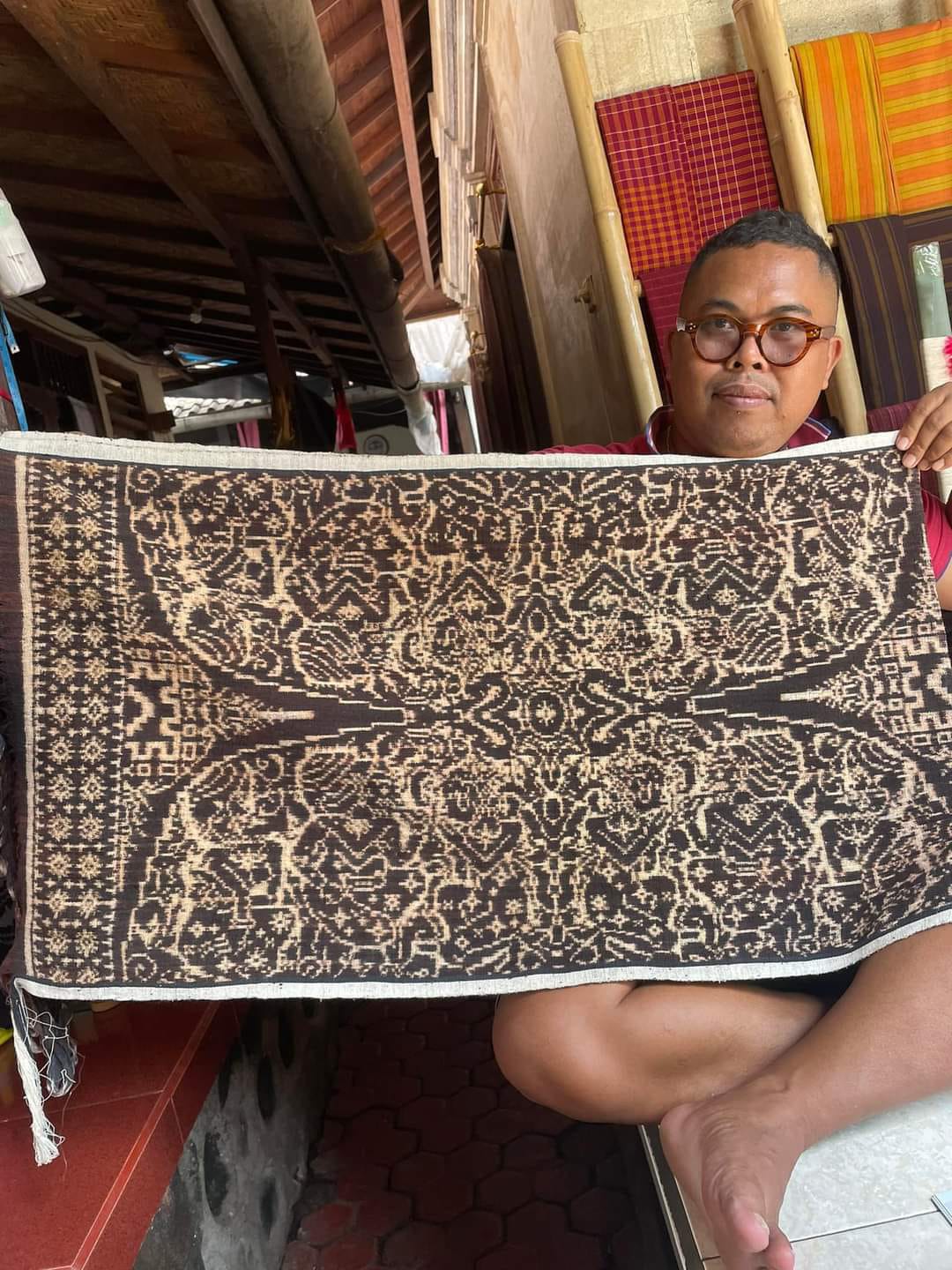 Kain Tenun Geringsing Wayang Kebo Desa Tenganan Pegringsingan, Kecamatan Manggis, Karangasem