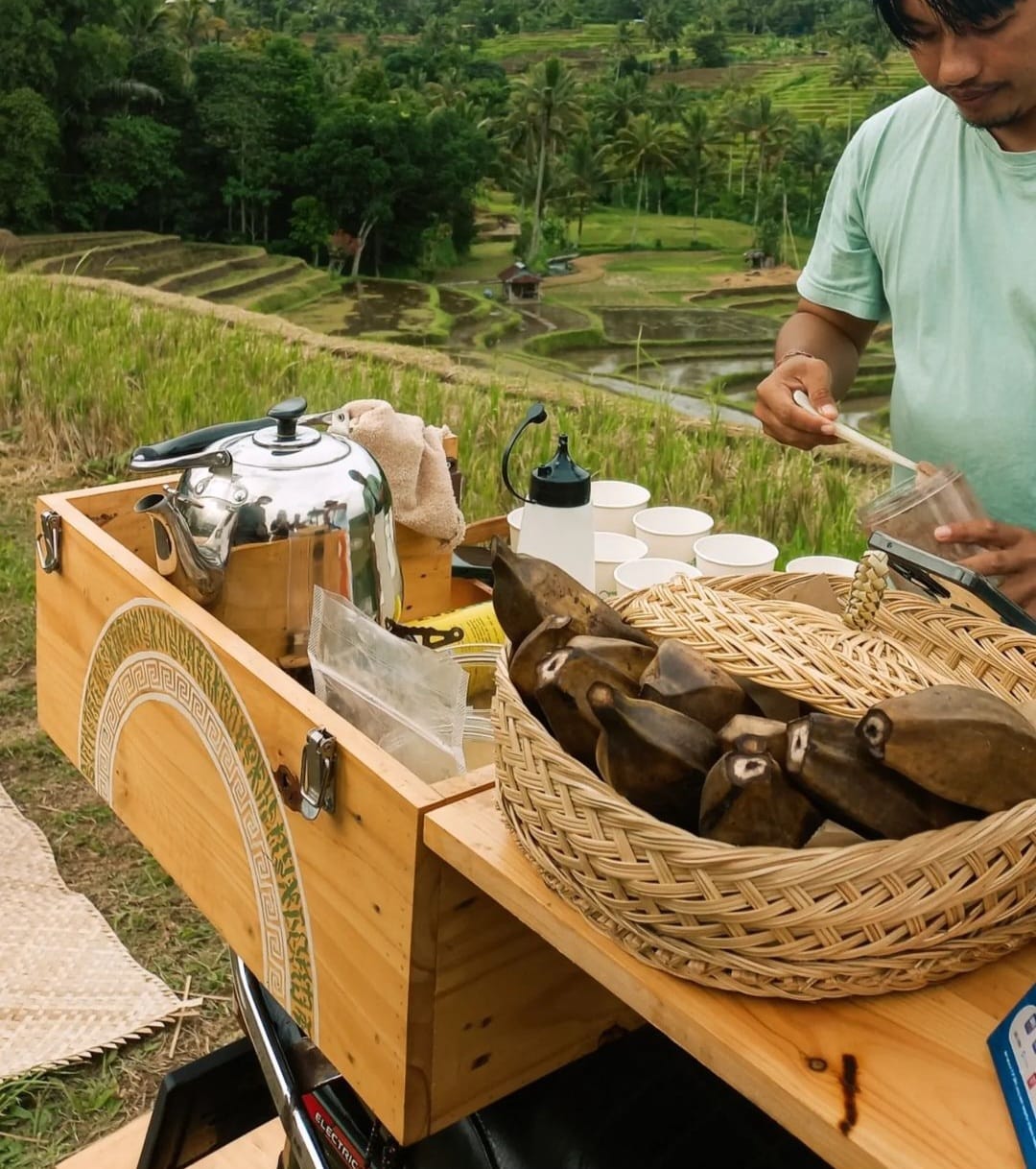 Nyarik Kopi di Tabanan, Bali.